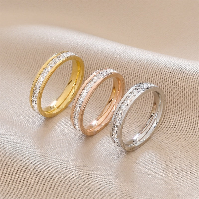 Damen Ring mit funkelndem Zirkonia-Besatz und eleganter Oberflächenstruktur Shop Nory