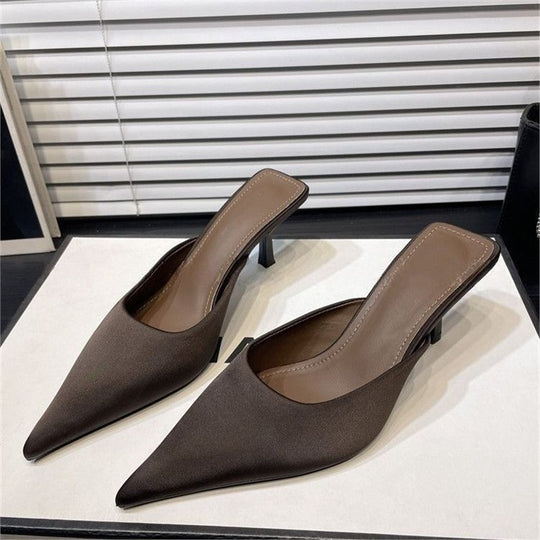 Damen Spitz zulaufende Mule mit niedrigem Kittenabsatz und fersenfreiem Design Shop Nory
