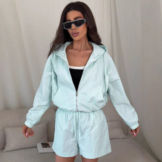 Damen lässiges Windbreaker-Set mit kurzen Hosen und Kapuze Shopnory