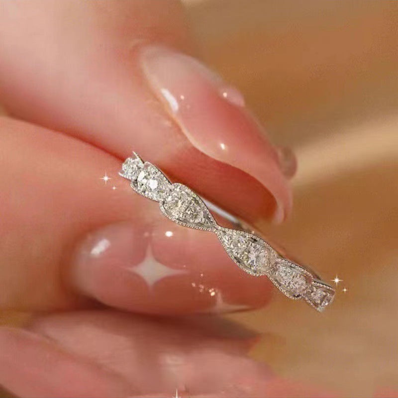 Damen funkelnder Zirkonring mit kunstvollem Design Shop Nory