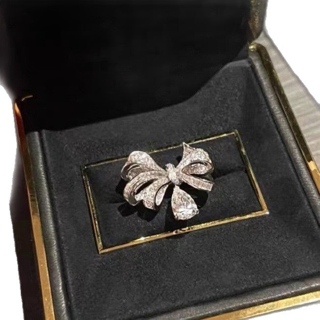 Damen Funkelnder Schmuckring mit kunstvollem Schleifendekor Shop Nory
