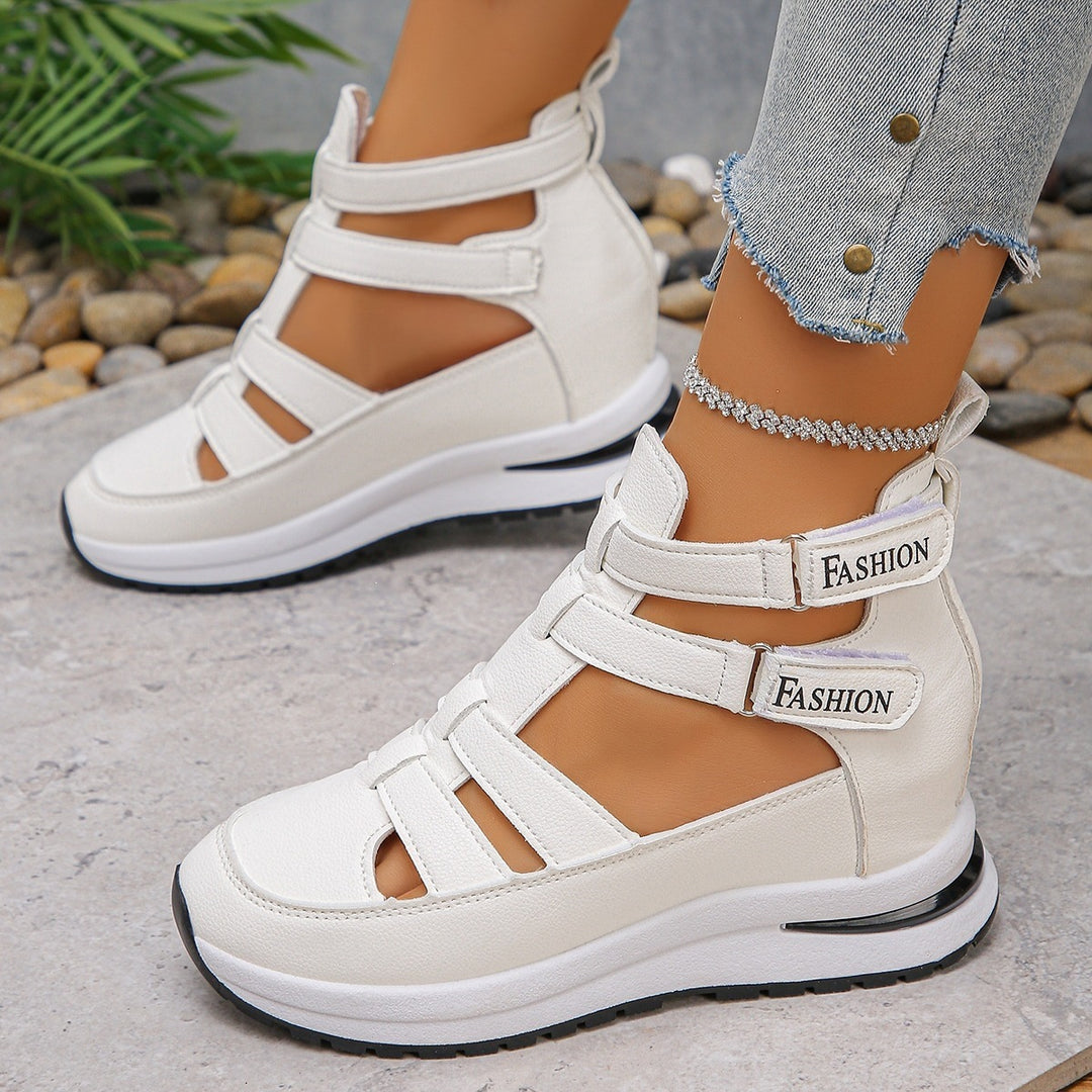 Damen Keil-Plateau Sneaker-Sandale mit Cut-Outs, Reißverschluss und gepolstertem Fußbett Shop Nory
