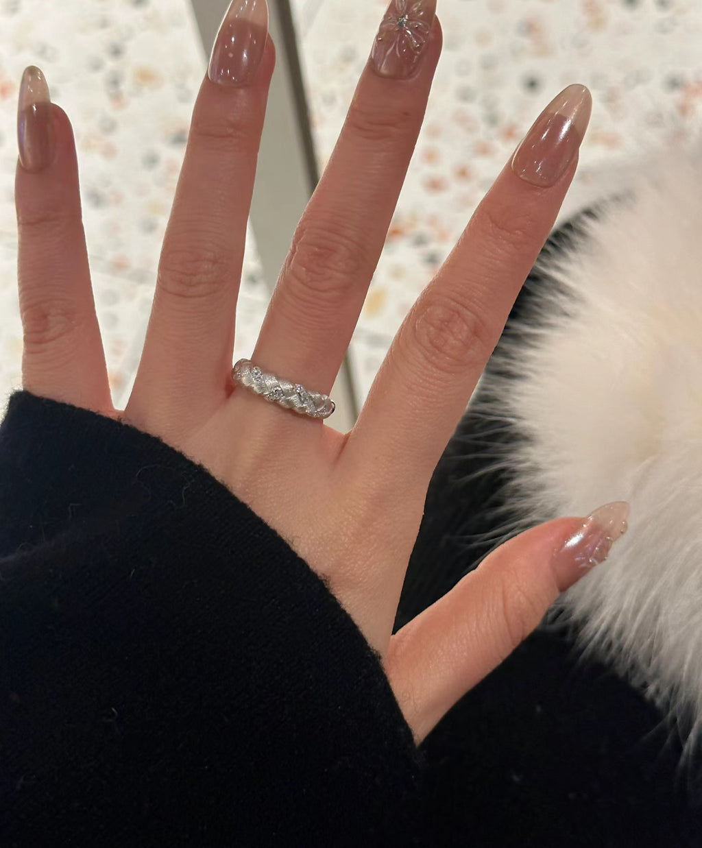 Damen geflochtener Ring mit funkelnden Zirkonia Shop Nory