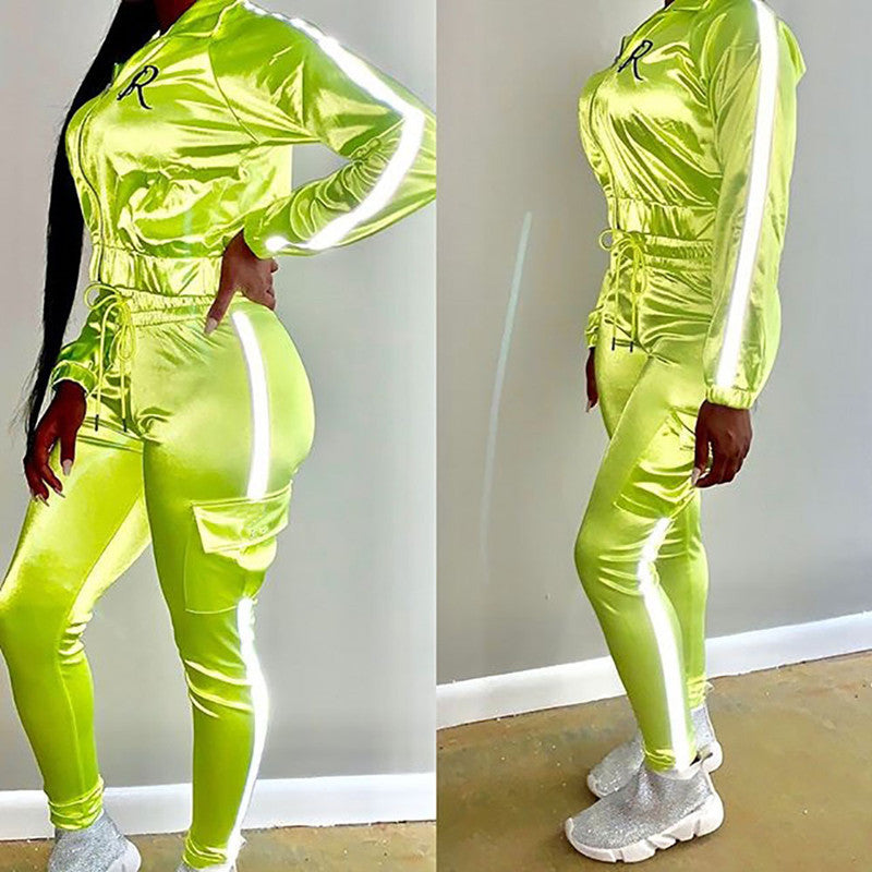 Damen Satin-Jogginganzug-Set mit Reißverschlussjacke, Seitenstreifen und Cargo-Taschen Shop Nory
