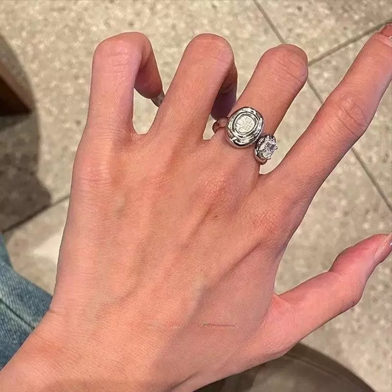 Damen Ring mit modernem, hochwertigem Zierstein Shop Nory