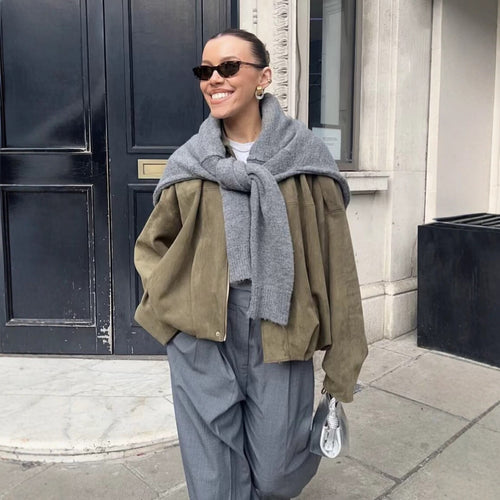 Damen Kurzjacke im Oversize‑Schnitt aus Wildleder‑Optik mit ballonförmigem Saum und Schulterpatten Shop Nory