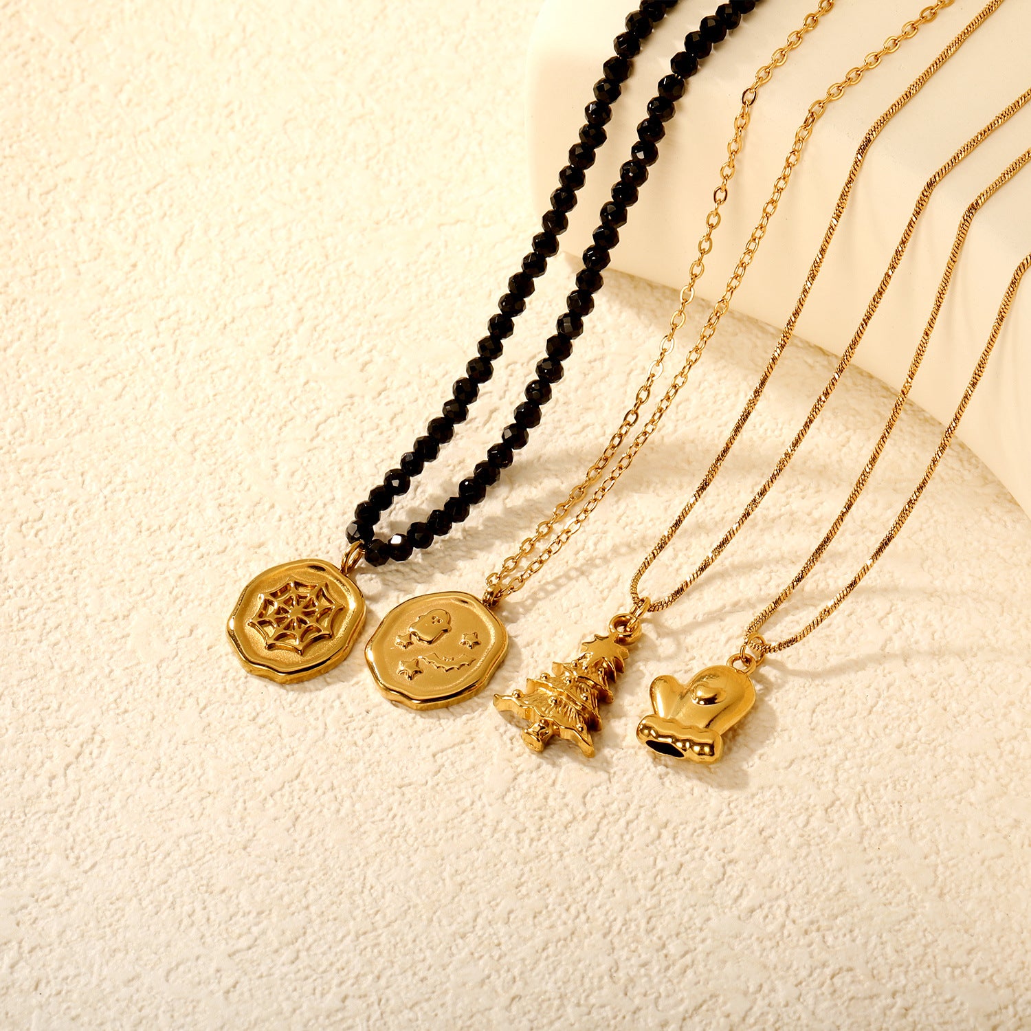 Damen Hängende Ohrringe mit kreativem Spinnennetzdesign und goldener Akzent Shop Nory