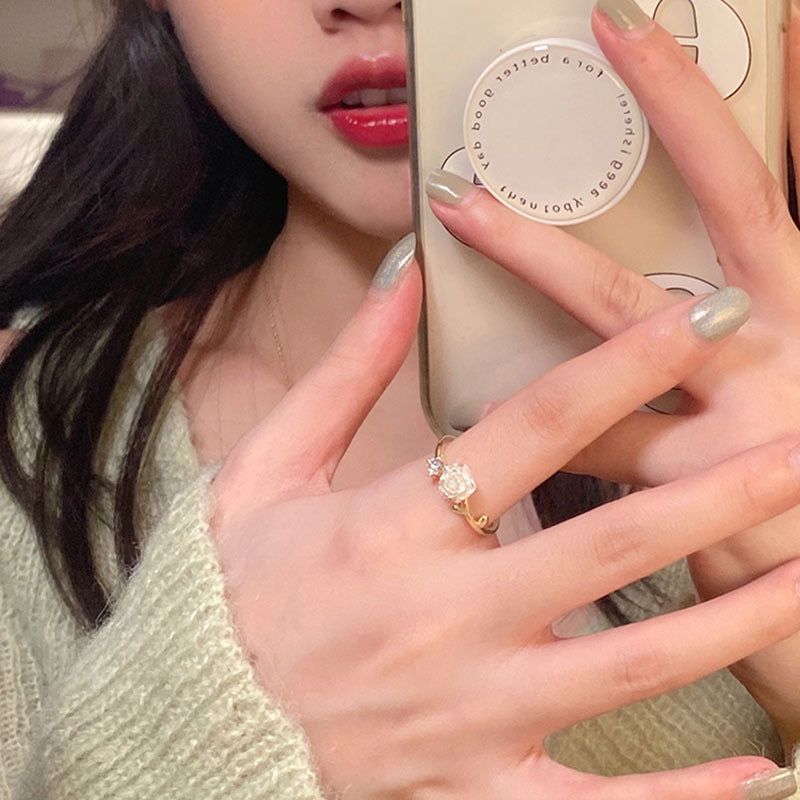 Damen zierlicher Ring mit floralem Design und funkelndem Akzent Shop Nory