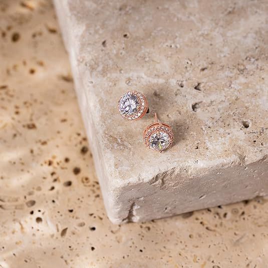 Zierliches Ohrstecker-Set mit Funkelnden Zirkonia In Krappenfassung