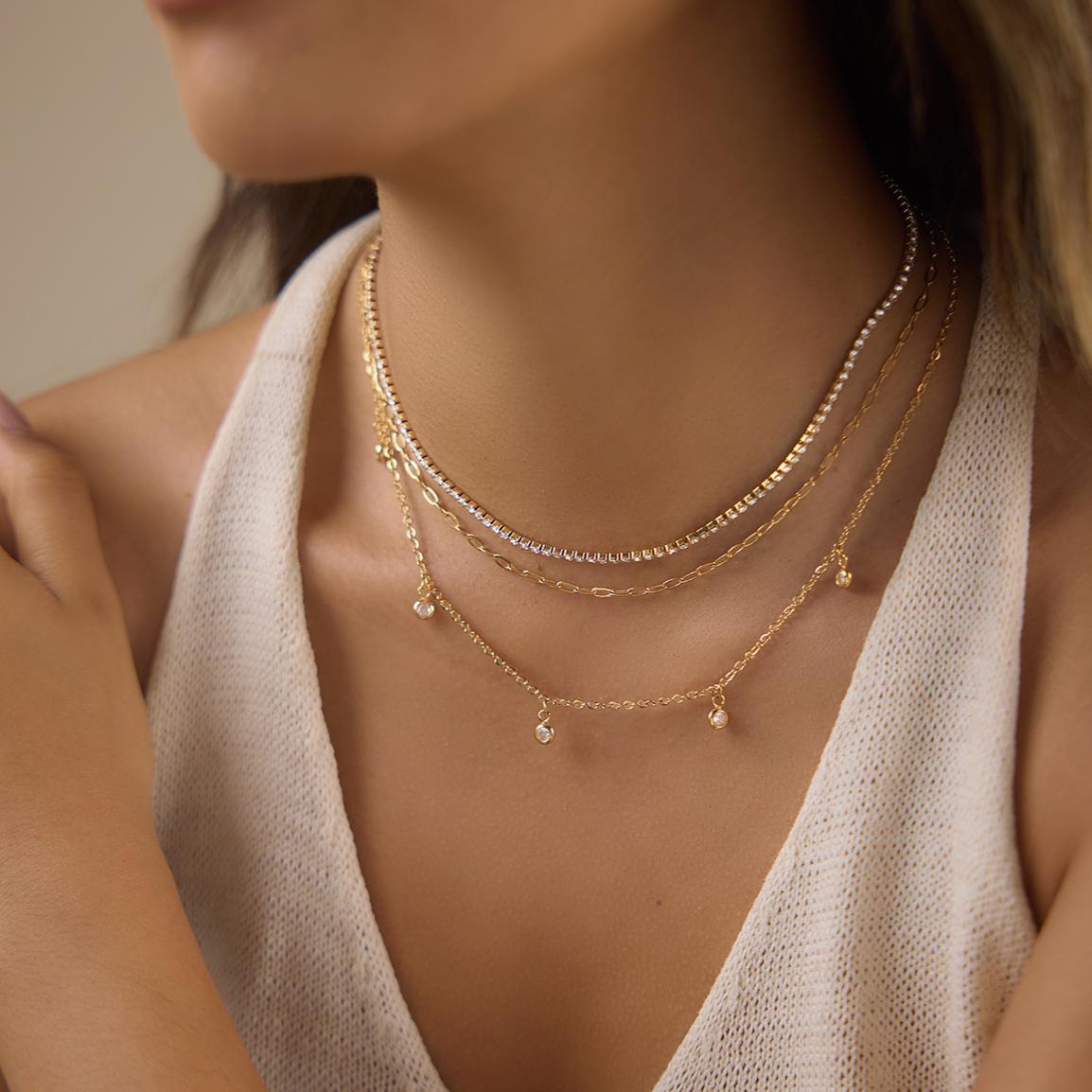 Damen Halskette mit mehreren Längenoptionen und funkelnden Zirkonia-Anhängern Shop Nory