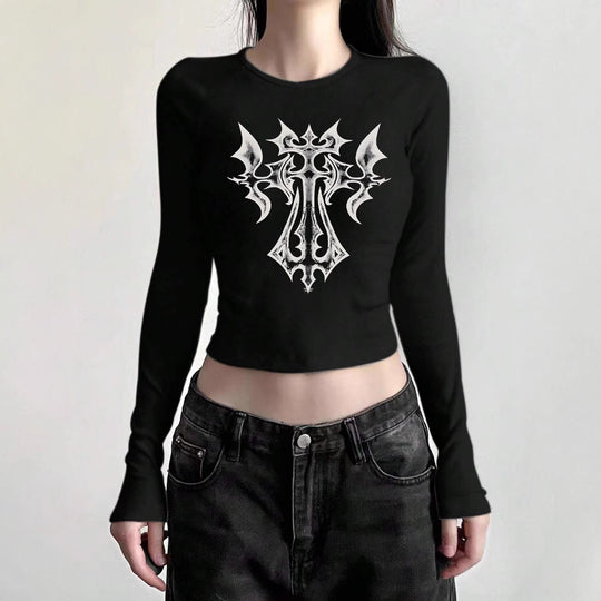 Damen nan figurbetontes langärmeliges Cropped-Shirt mit fotorealistischer Lippen-Collage und schmaler Passform Shop Nory