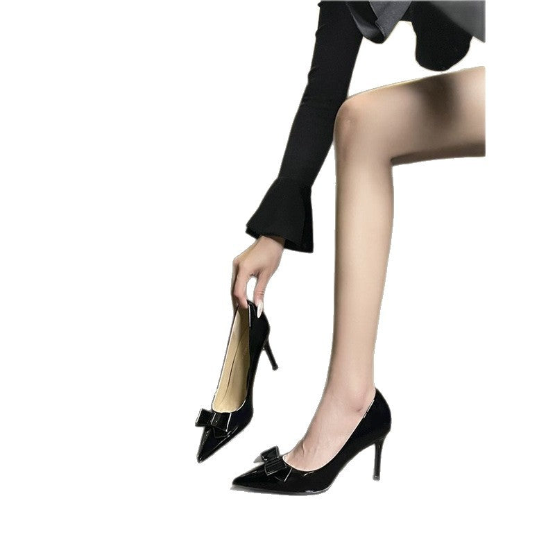 Damen Spitz zulaufende Lack‑Pumps mit geschwungener Zehenkappe und dekorativer Schleife Shop Nory