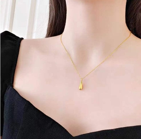 Damen Halskette mit zeitlosem Tropfenanhänger und filigraner Kettenstruktur Shop Nory