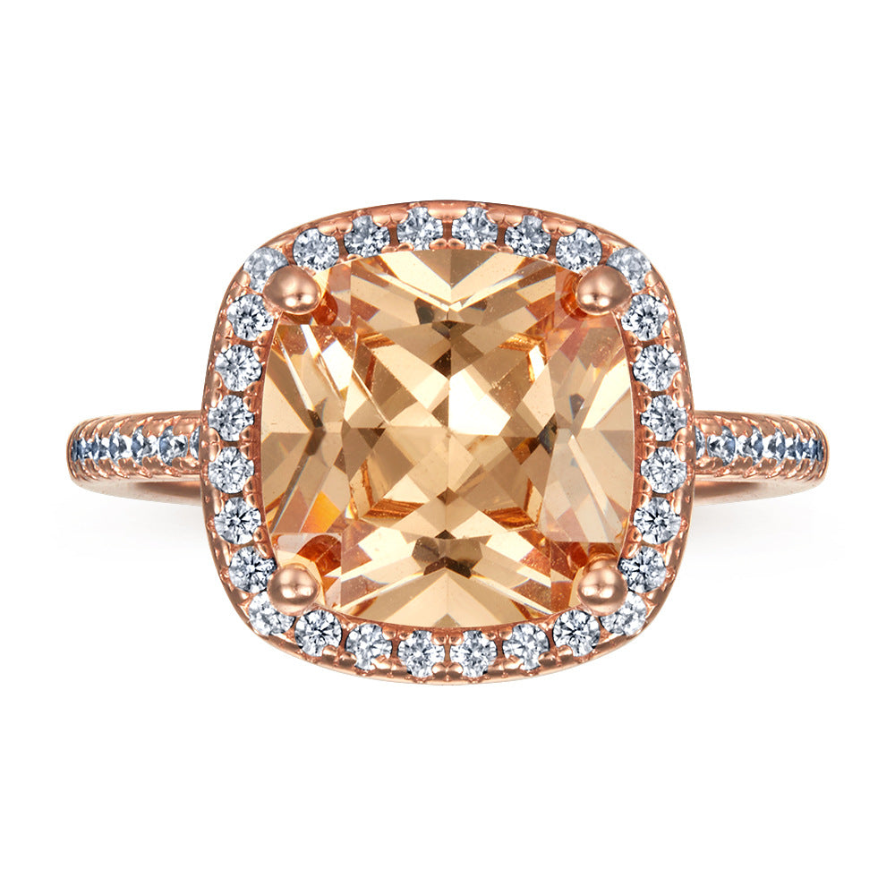 Damen Verlobungsring mit quadratischem Diamantsolitär und kunstvollen Zirkonia-Details Shop Nory
