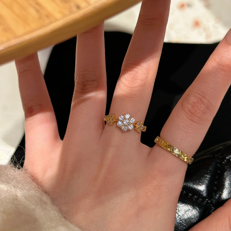 Damen funkelnder Cocktailring mit floralen Ziersteinen Shop Nory