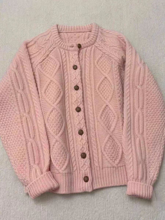 Damen Strick-Cardigan im Aran‑Stil mit Zopf‑ und Perlmuster sowie Holzknopfleiste Shop Nory