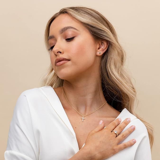 Damen Halskette mit funkelndem Kreuzanhänger und zarter Gliederverarbeitung Shop Nory