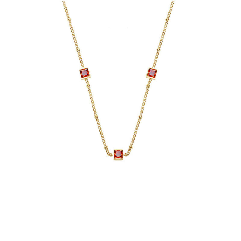 Damen Zierliche Goldkette mit geometrischen Rubin-Akzenten Shop Nory