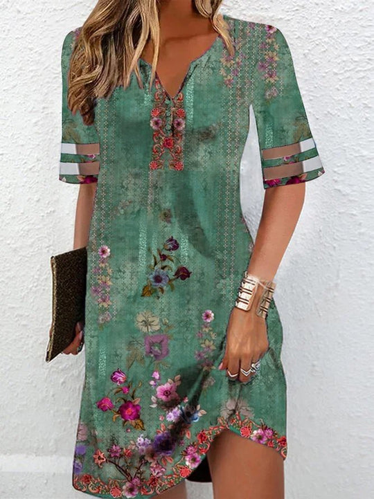 Damen kurzes Kleid mit floralem Muster und V-Ausschnitt Shopnory