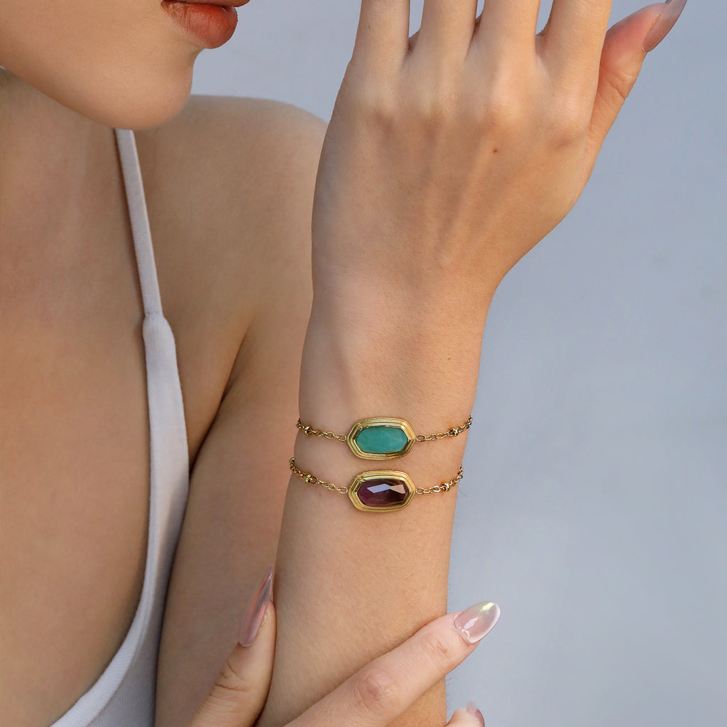 Damen Armband mit eleganten Türkisanhängern und verstellbarem Kettendesign Shop Nory