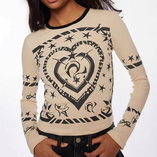 Damen Cropped-Langarmshirt mit figurbetontem Schnitt und Allover-Herzprint Shop Nory