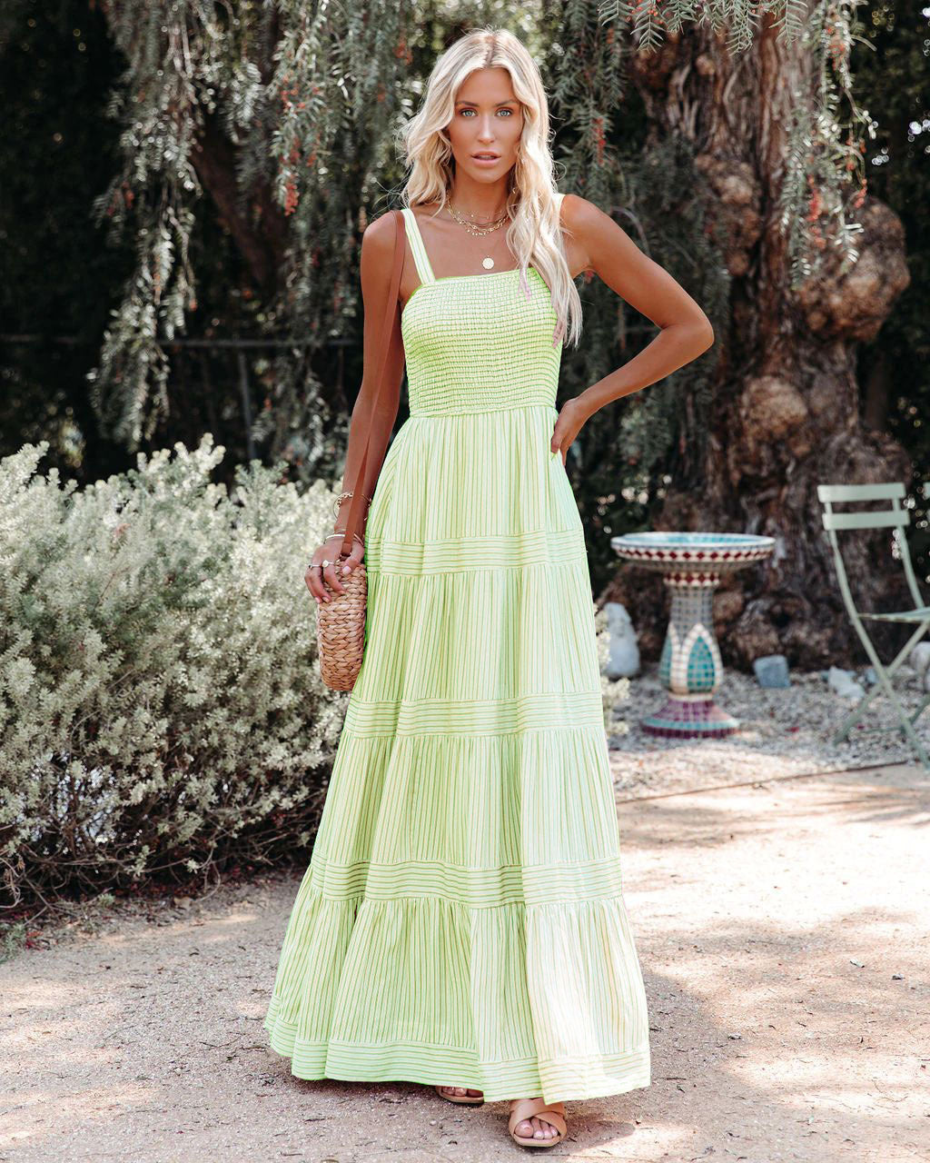 Damen Maxikleid mit gerafftem Oberteil und voluminösem Rock Shopnory