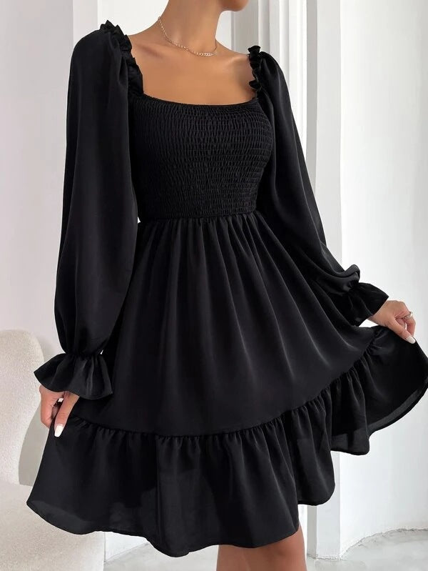 Damen Luftiges Minikleid mit Puffärmeln und Rüschendetails Shopnory