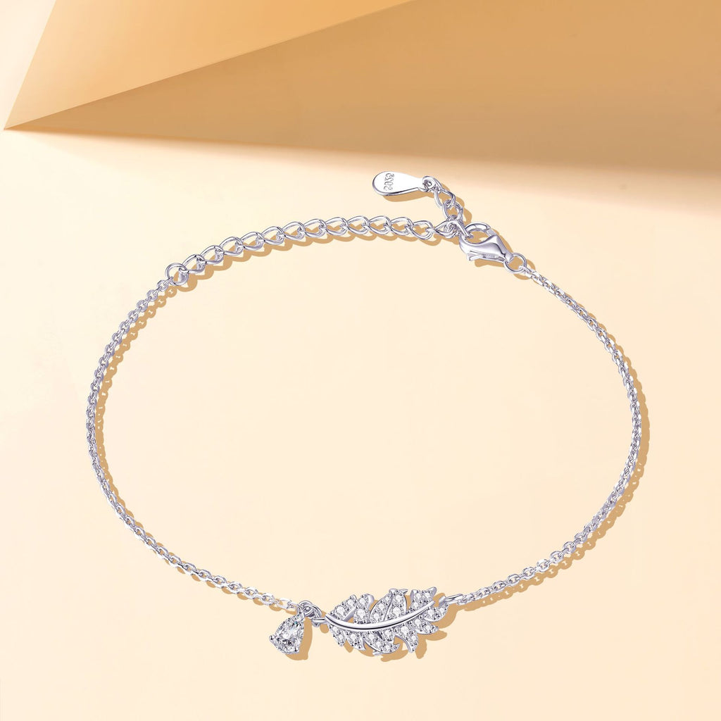 Damenarmband mit filigraner Blattform und funkelnden Zirkonia Shop Nory