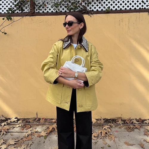 Damen Boxy-Übergangsjacke mit veredeltem Schmuckkragen und aufgesetzten Taschen Shop Nory
