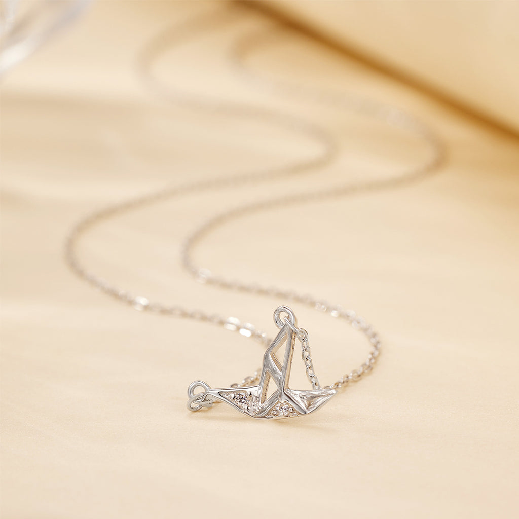 Damen elegante Halskette mit modernem Vogel-Anhänger und funkelnden Zirkonia Shop Nory