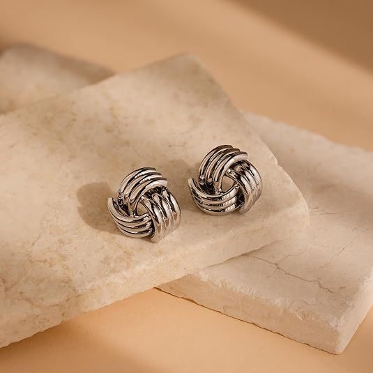 Damen Ohrstecker mit modernem Wellenmuster und glänzenden Akzenten Shop Nory