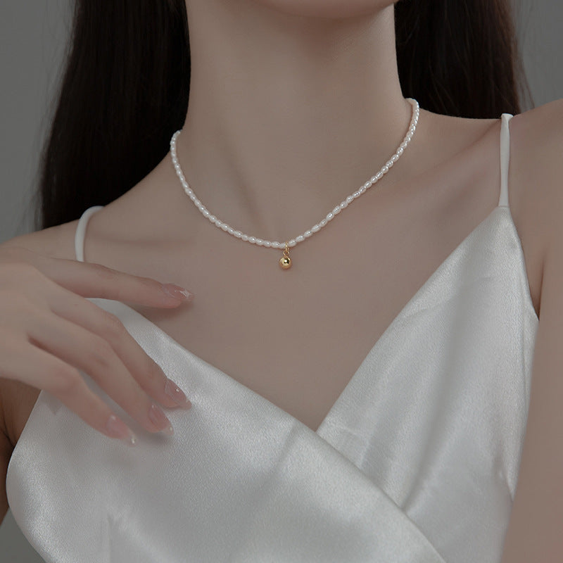 Damen Halskette mit zarten Perlen und verspieltem Anhänger Shop Nory