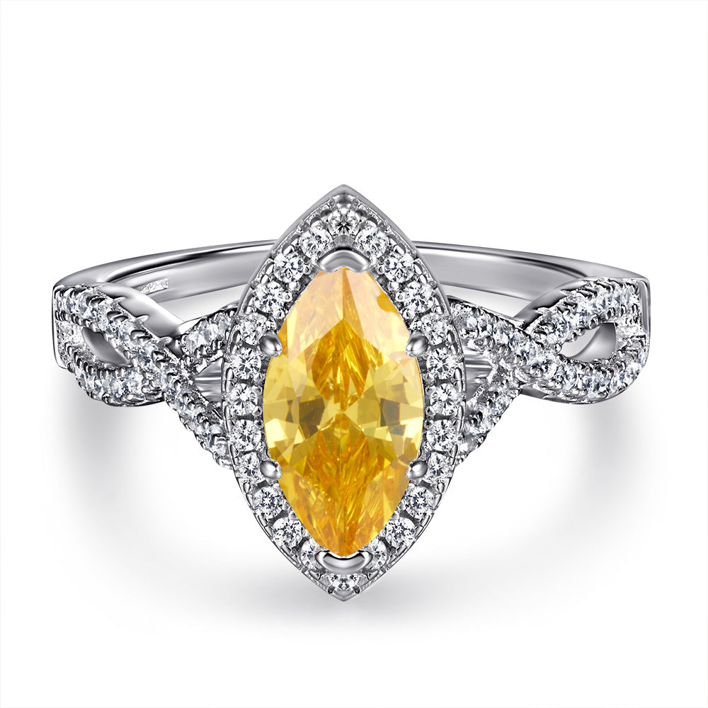 Damen Eleganter und funkelnder Verlobungsring mit ovalem Diamanten Shop Nory