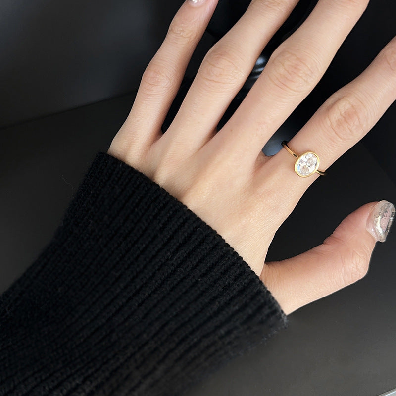 Damenring mit ovalem Kristall und minimalistischem Design Shop Nory
