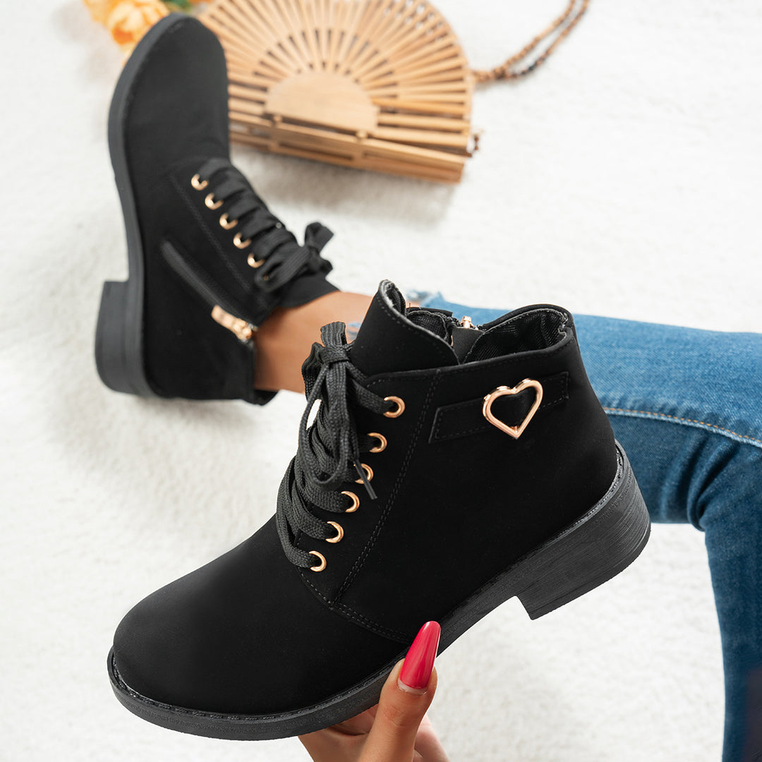 Damen Schnür-Booties mit kleinem Blockabsatz und Herz‑Metallapplikation Shop Nory