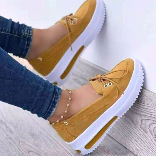 Damen Mokassin-Plateau-Slipper mit dekorativer Schnürung und Luftpolstersohle Shop Nory