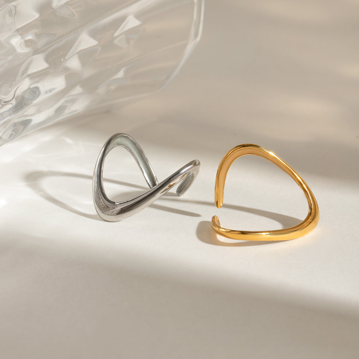 Damen Offenes Ringarmband aus hypoallergenem Edelstahl mit modernem Design Shop Nory