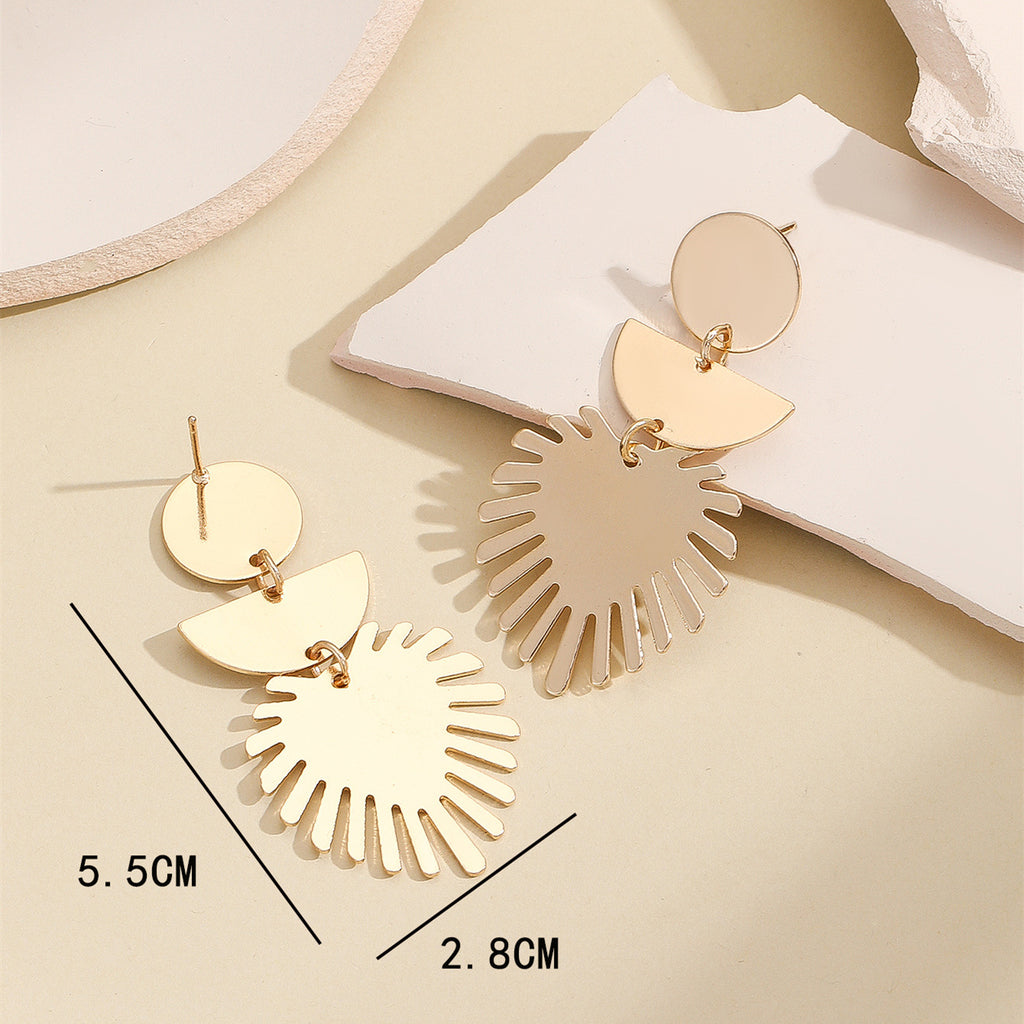 Damen Ohrringe mit skulpturalem, blütenförmigem Design Shop Nory