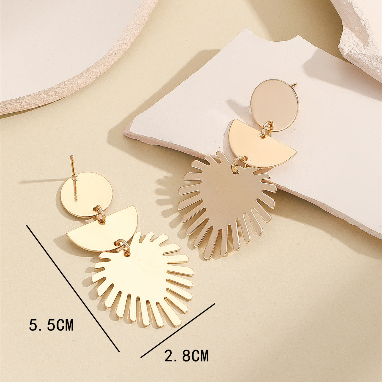 Damen Ohrringe mit skulpturalem, blütenförmigem Design Shop Nory