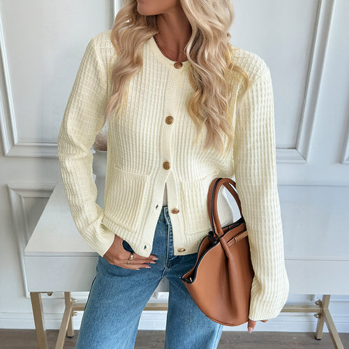 Damen Strukturiertes Feinstrick-Cardigan mit Rundhals, Holzknöpfen und aufgesetzten Taschen Shop Nory