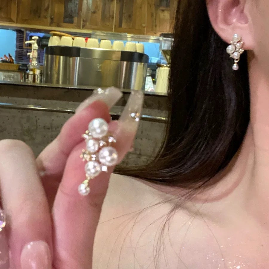 Damen Ohrstecker mit funkelnden Zirkonia und eleganten Perlenakzenten Shop Nory