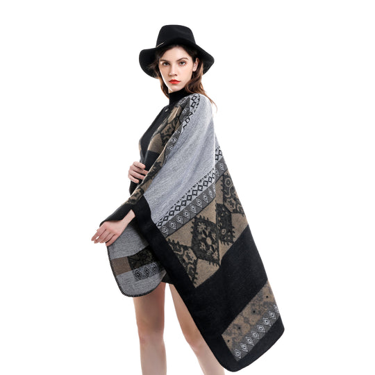 Damen Oversize Poncho aus Jacquard-Strick mit geometrischem Ethno‑Muster Shop Nory