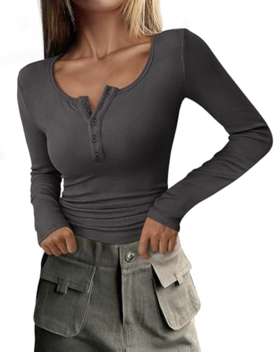Damen Langärmeliges Rippshirt mit Henley-Knopfleiste und taillierter Passform Shop Nory