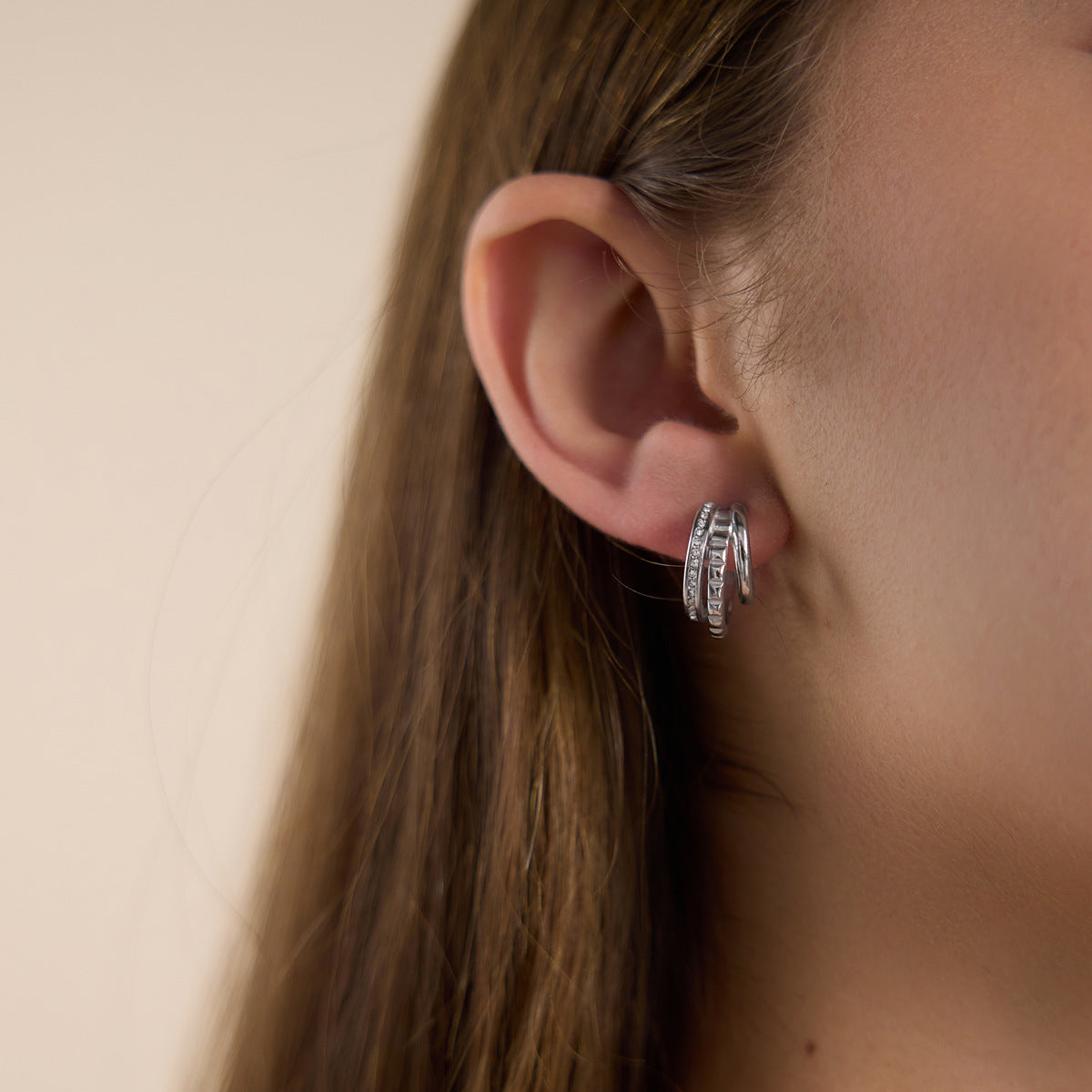 Damen Ohrhänger mit dreifachem Wellen-Design und funkelnden Zirkonia Shop Nory