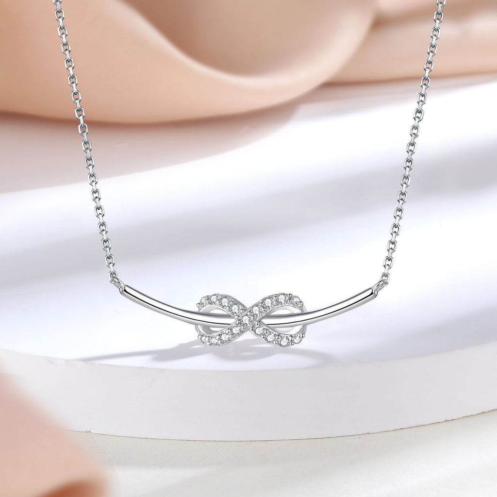 Damen Halskette mit unendlichem Symbol und funkelnden Zirkonia-Akzenten Shop Nory