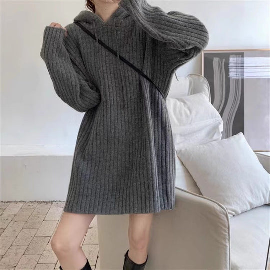 Damen Strick‑Kapuzenkleid mit gerippter Struktur und oversized Silhouette Shop Nory