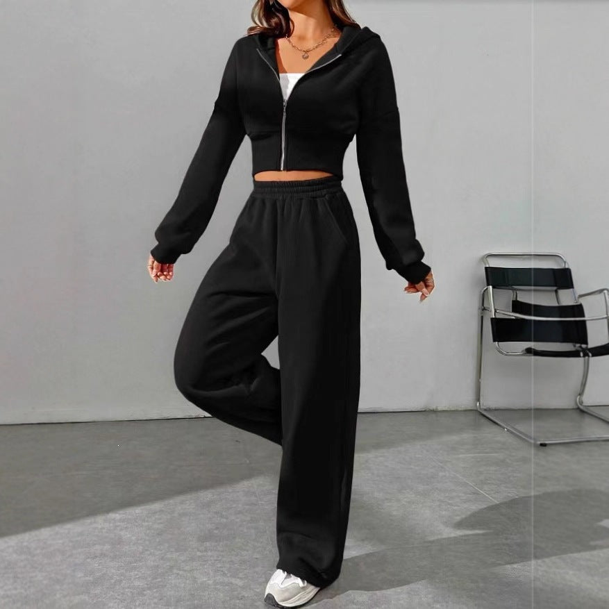 Damen nan kurzes Kapuzen-Sweatshirt mit Reißverschluss und weite High-Waist Jogginghose Shop Nory