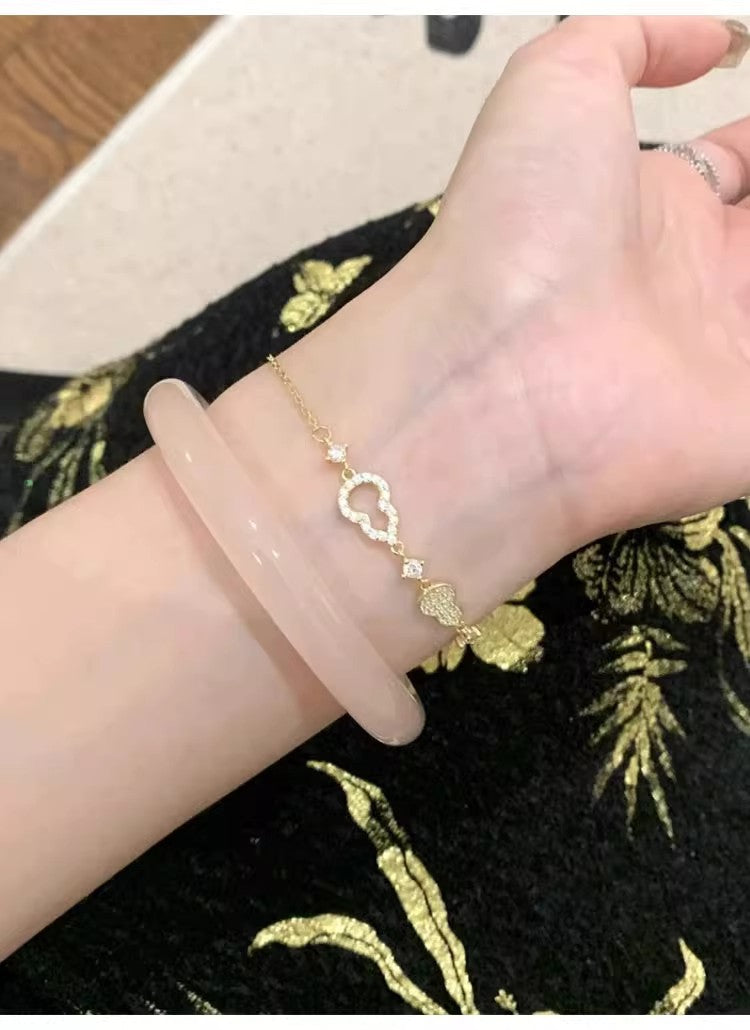 Damenarmband mit funkelnden Zirkonia-Elementen und zartem Design Shop Nory