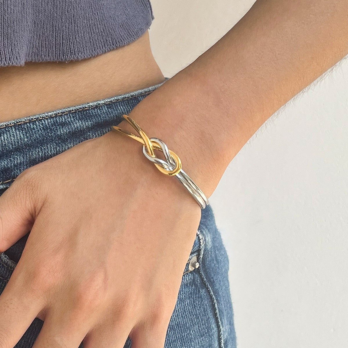 Damen Offenes Armband mit elegantem Knoten-Design aus hypoallergenem Edelstahl Shop Nory