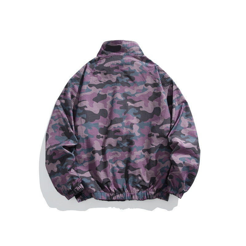 Unisex Leichter Camo‑Windbreaker mit hohem Stehkragen, Brustreißverschluss und elastischem Saum Shop Nory